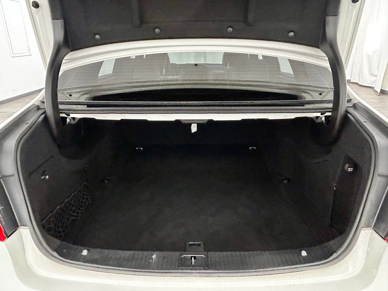 Used 2010 Mercedes-Benz E 350 4MATIC Sedan image 40