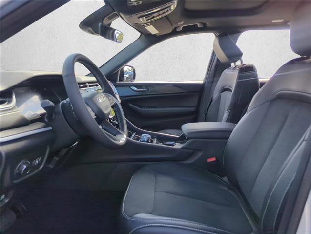 New 2025 Jeep Grand Cherokee Altitude image 4