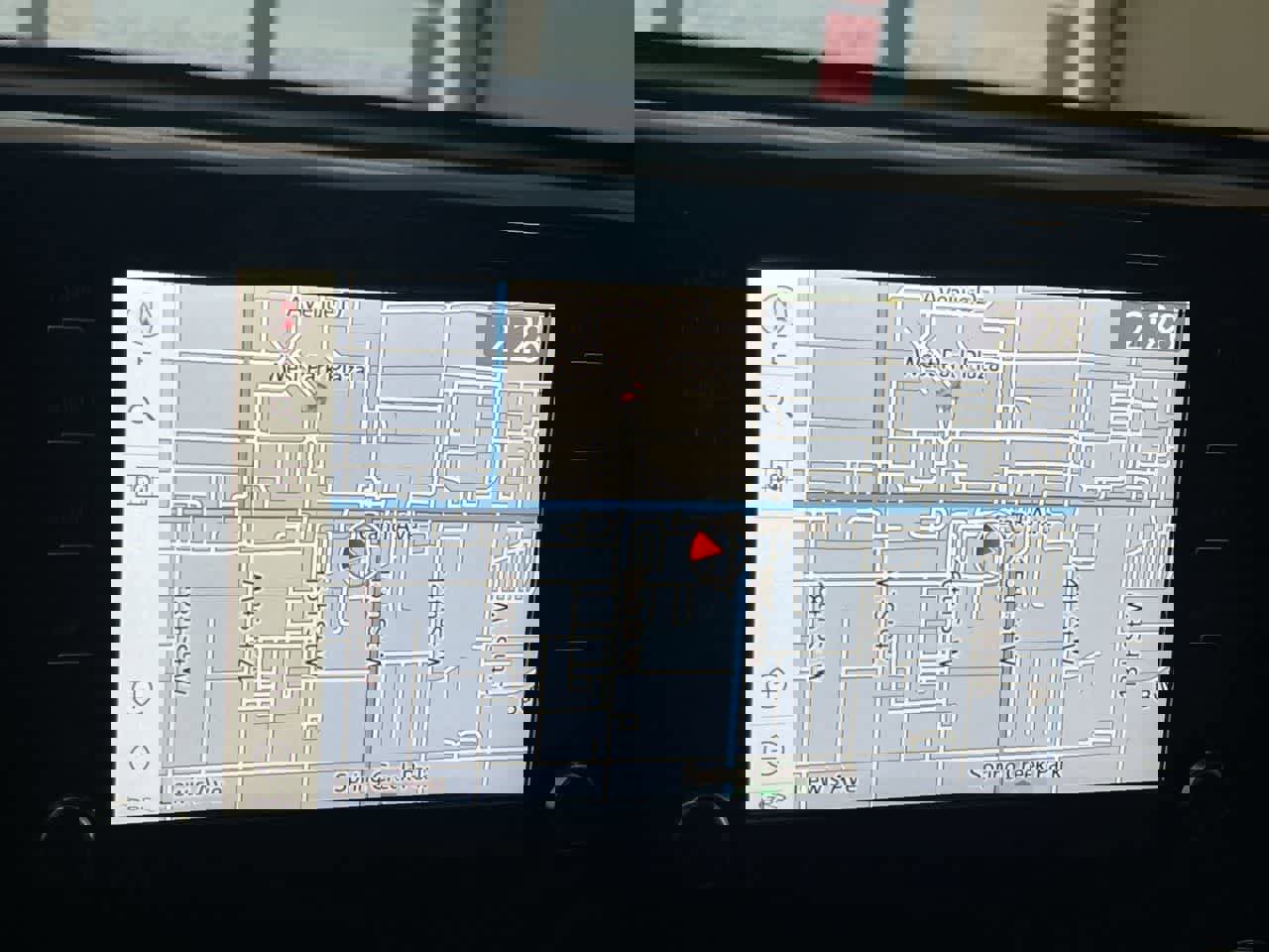 Used 2020 Toyota Highlander XLE image 18