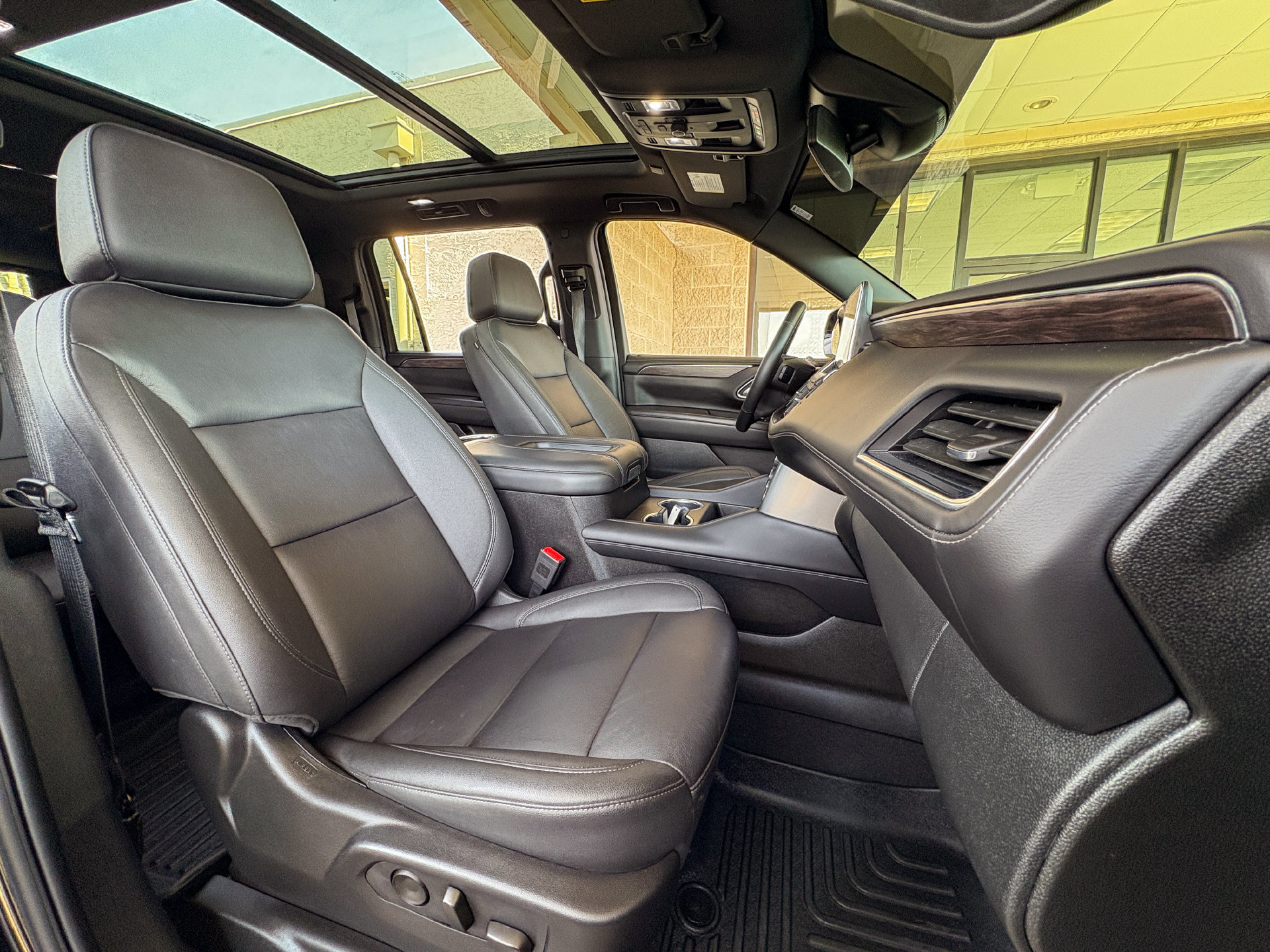 Used 2023 Chevrolet Suburban Z71 w/ Z71 Off-Road Package AWD/4WD image 23
