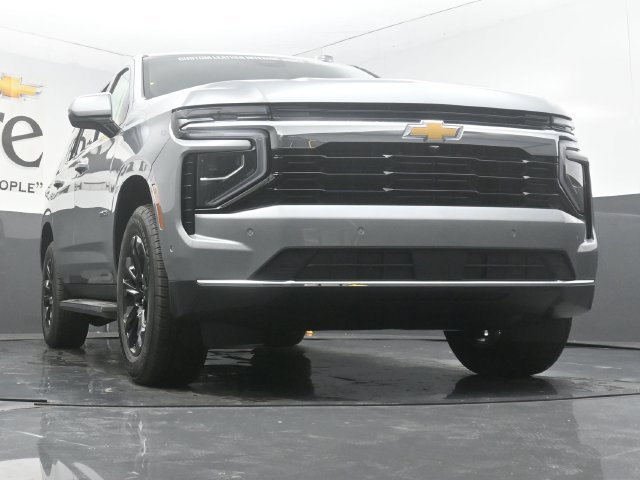 Used 2025 Chevrolet Tahoe LS AWD/4WD image 3