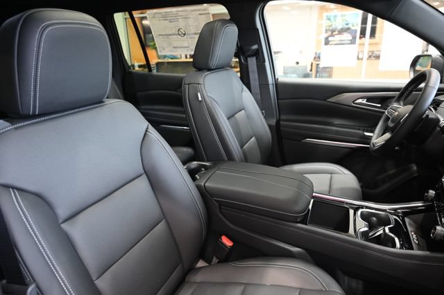 New 2027 Chevrolet Traverse LT w/ Sun and Wheel Package FWD image 8