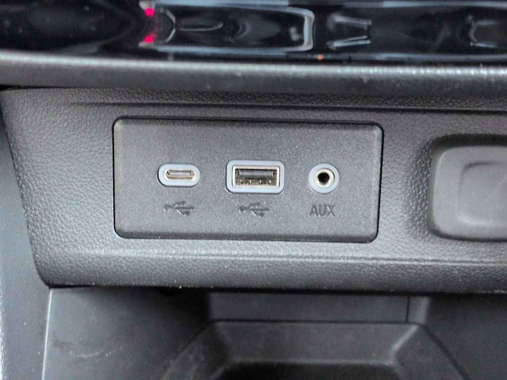 Used 2023 Buick Encore GX Essence w/ Experience Buick Package FWD image 24