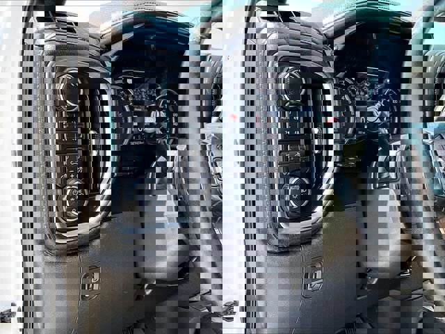 Used 2019 Chevrolet Silverado 1500 High Country w/ Technology Package image 30