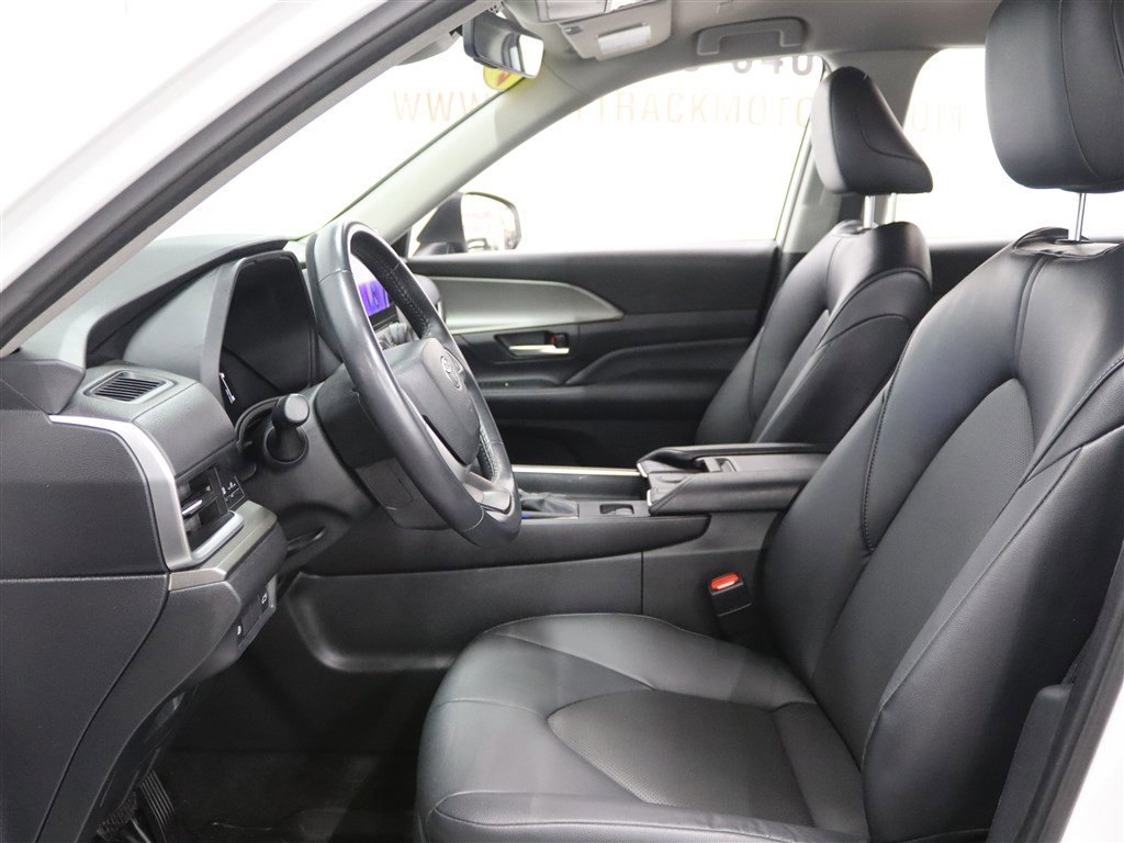 Used 2024 Toyota Grand Highlander XLE image 11