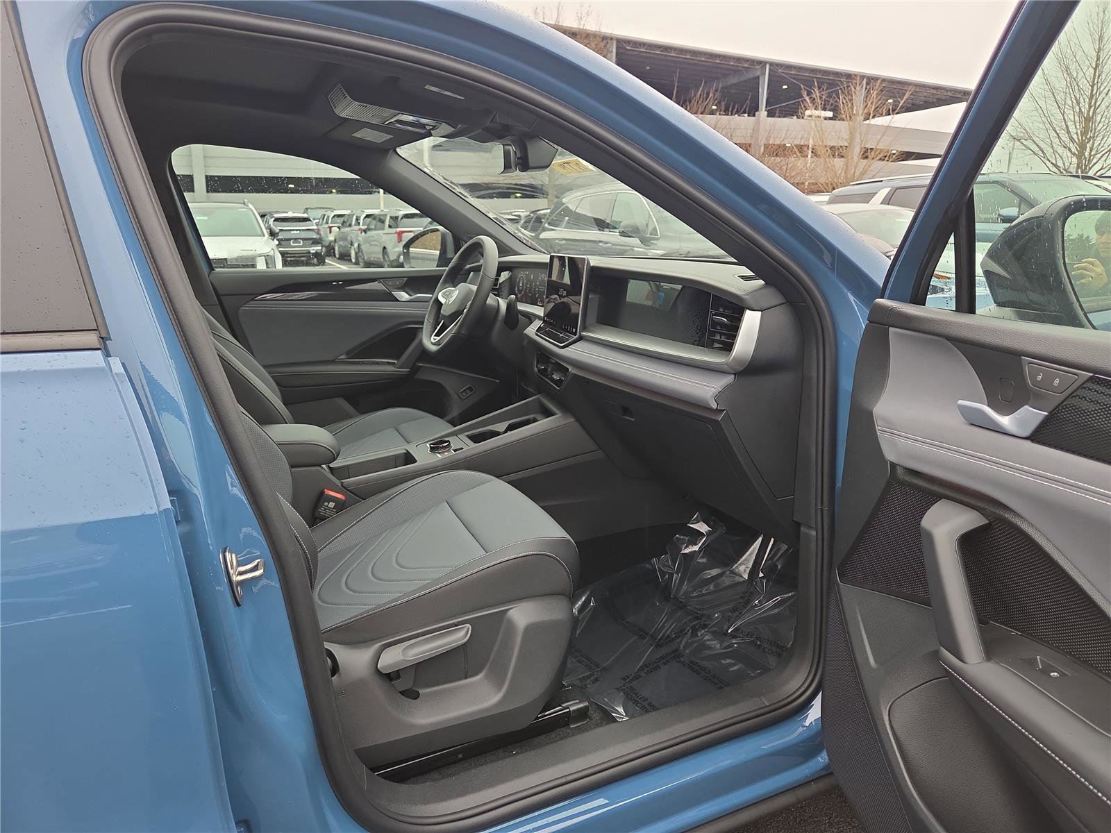 New 2026 Volkswagen Tiguan SE R-Line image 28