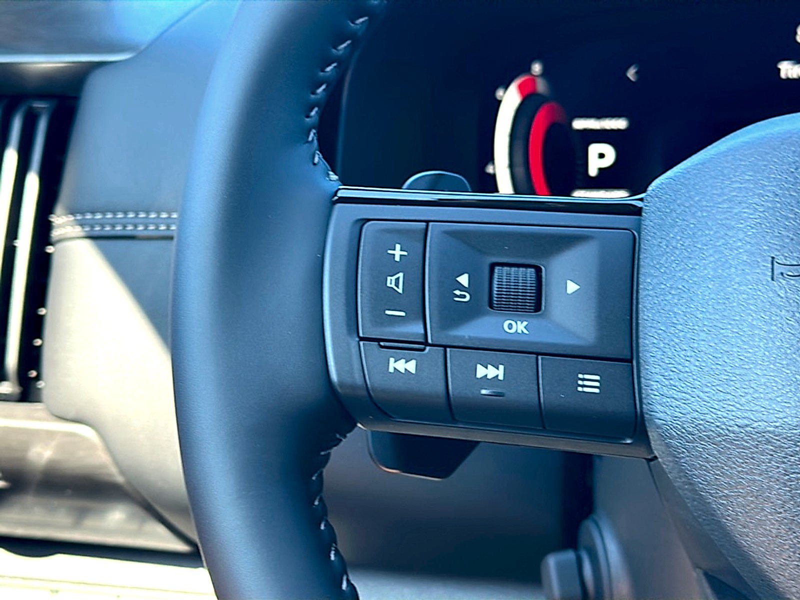 New 2026 Nissan Pathfinder Platinum w/ Accent Package FWD image 21