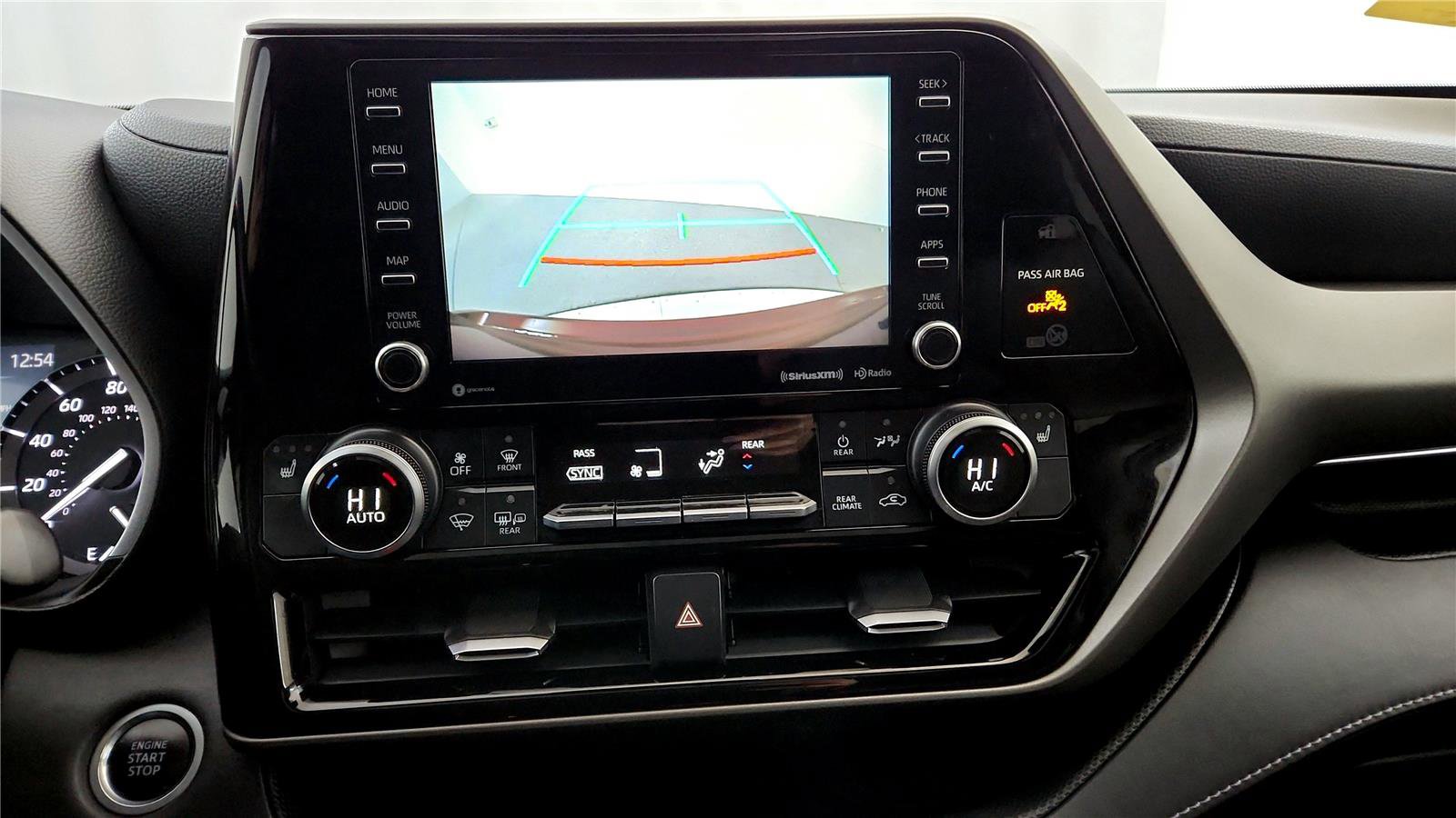 Used 2020 Toyota Highlander XLE image 34