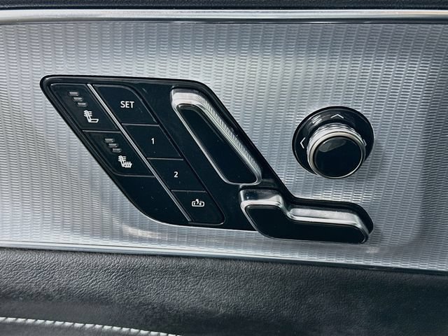 Used 2024 Cadillac Lyriq Tech AWD/4WD image 17