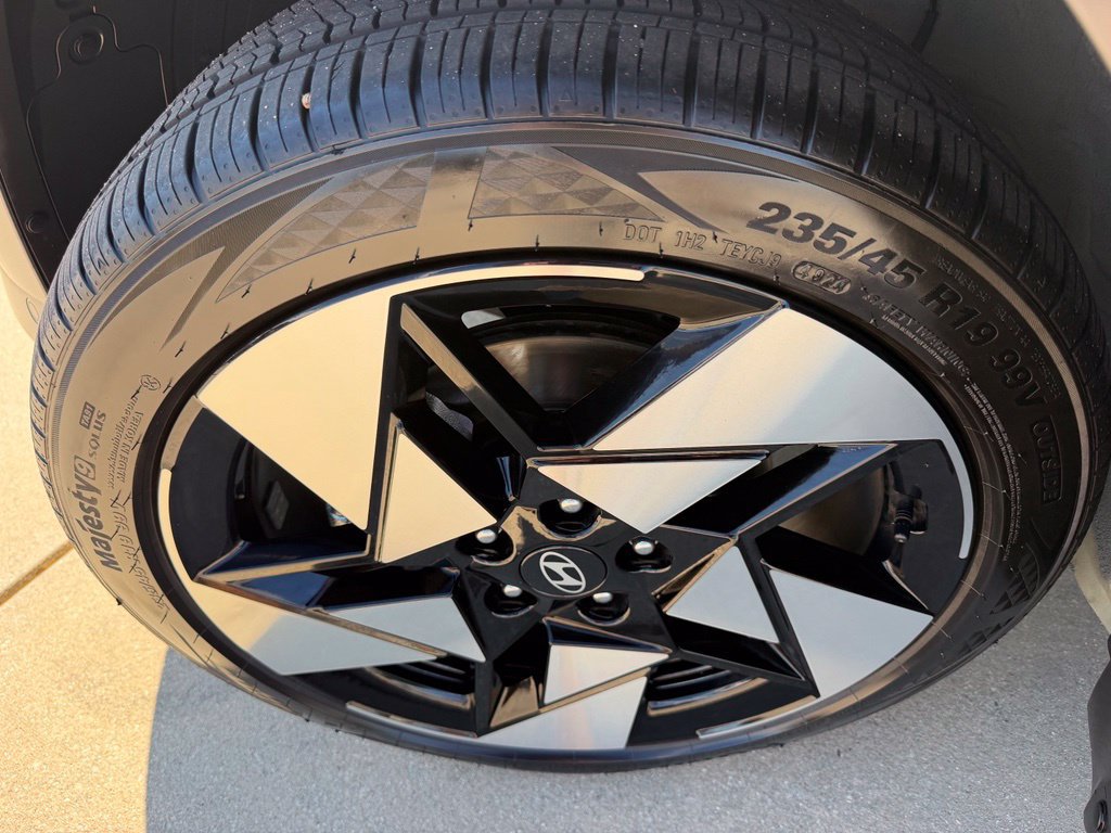Used 2025 Hyundai Kona Limited FWD image 29