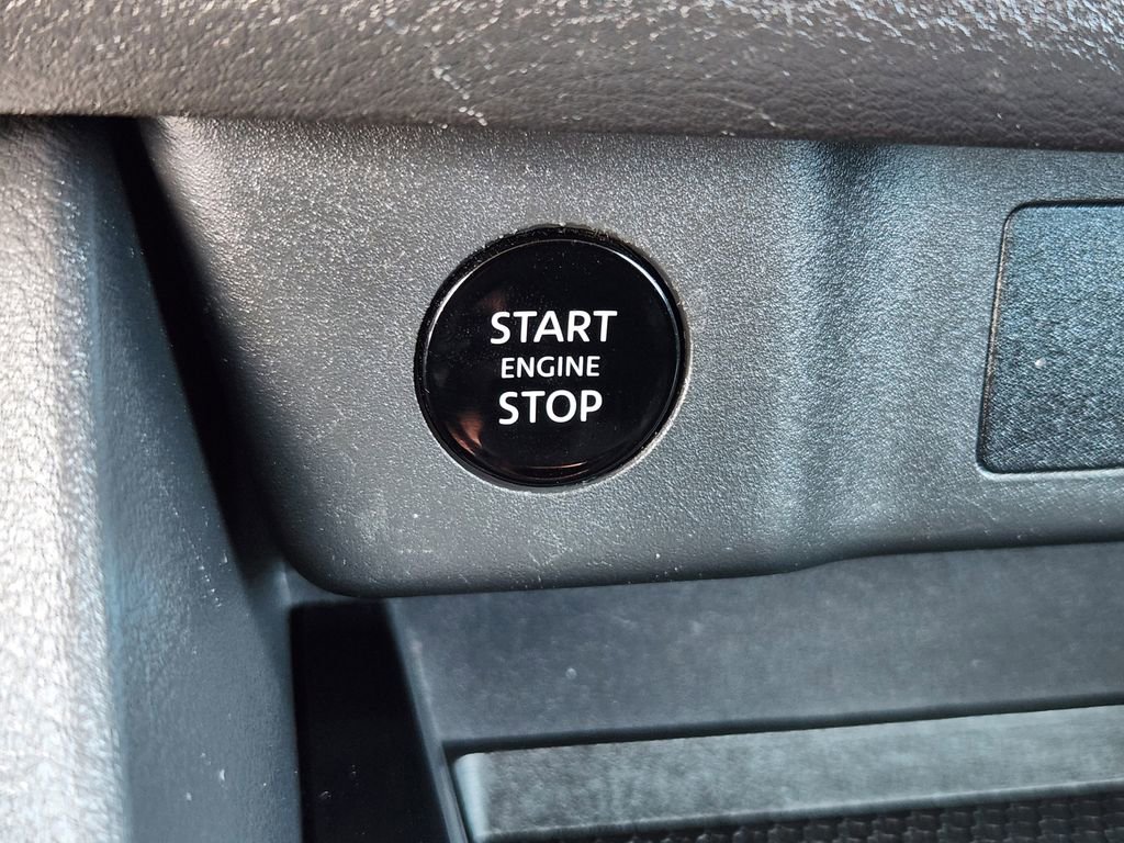 Used 2024 Nissan Rogue S image 24