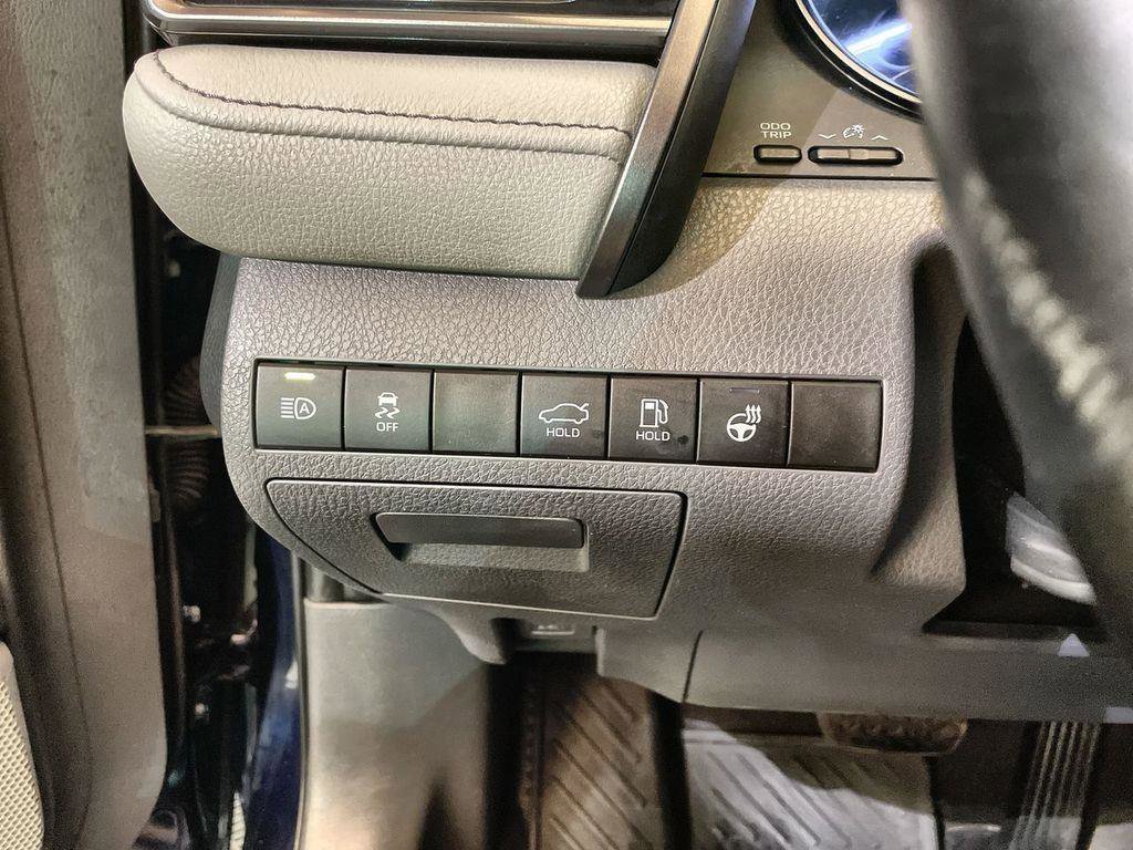 Used 2021 Toyota Camry SE w/ Cold Weather Package image 16