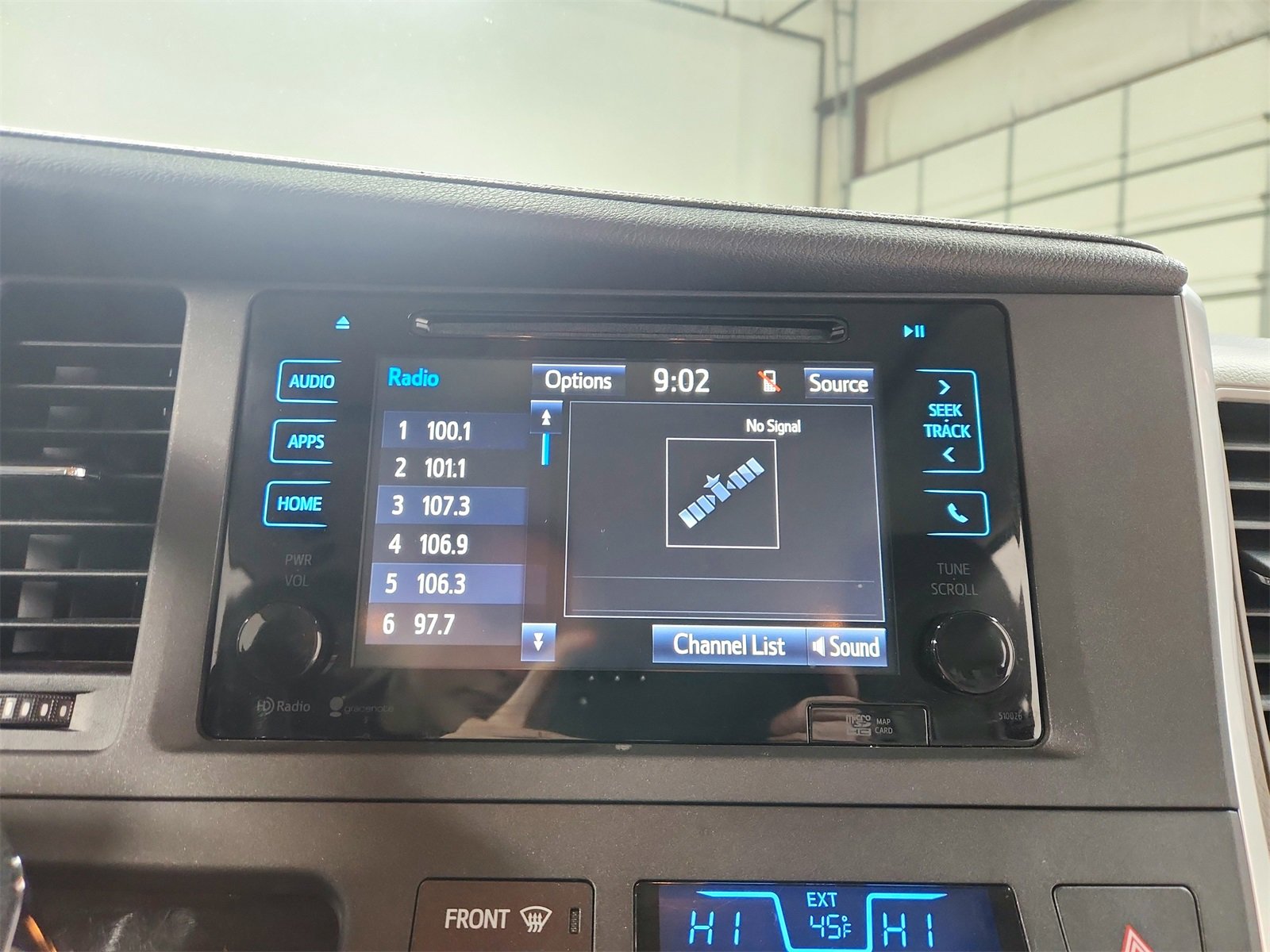 Used 2015 Toyota Sienna XLE Premium image 26