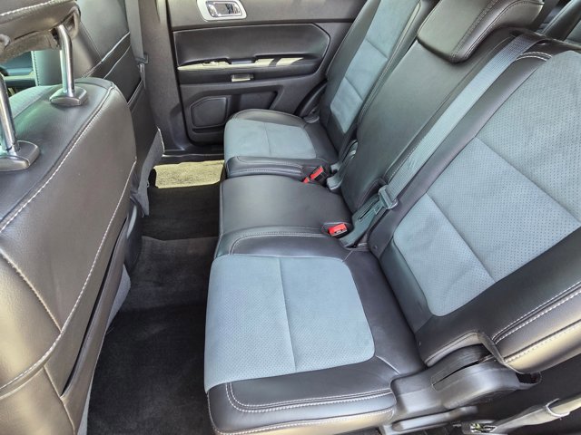 Used 2015 Ford Explorer XLT w/ Equipment Group 202A AWD/4WD image 18