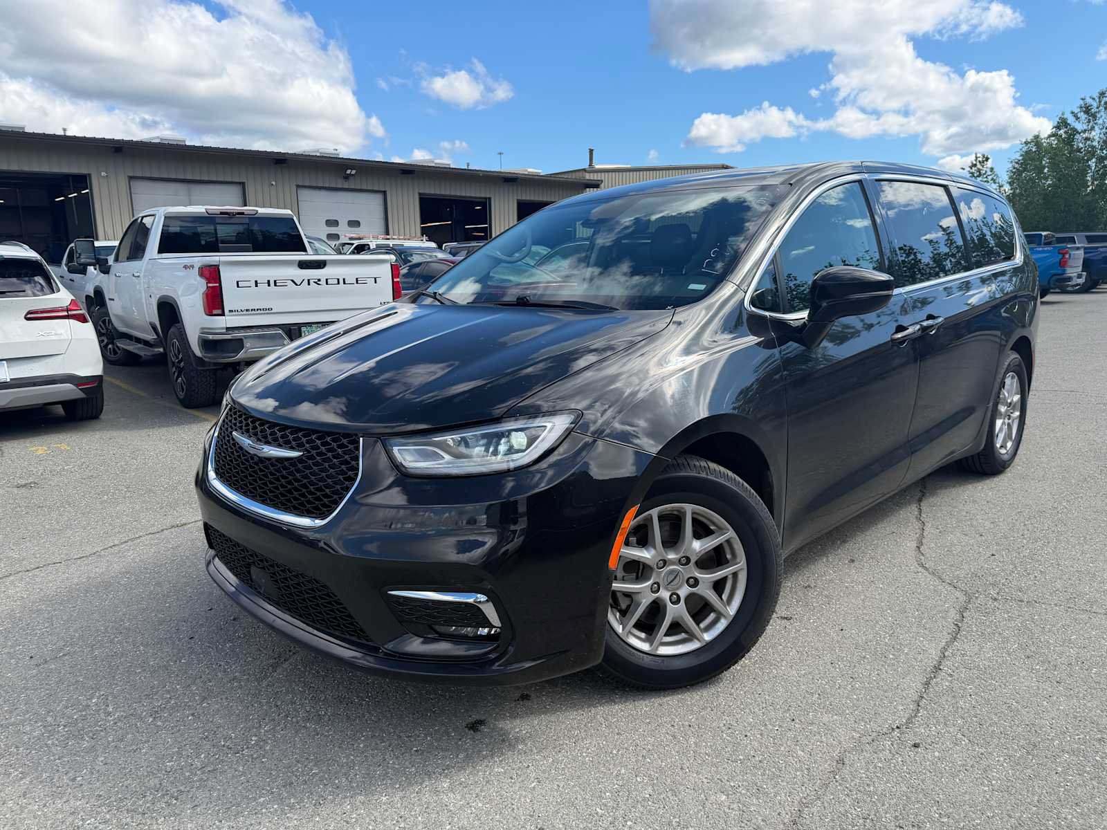 Used 2024 Chrysler Pacifica Touring-L