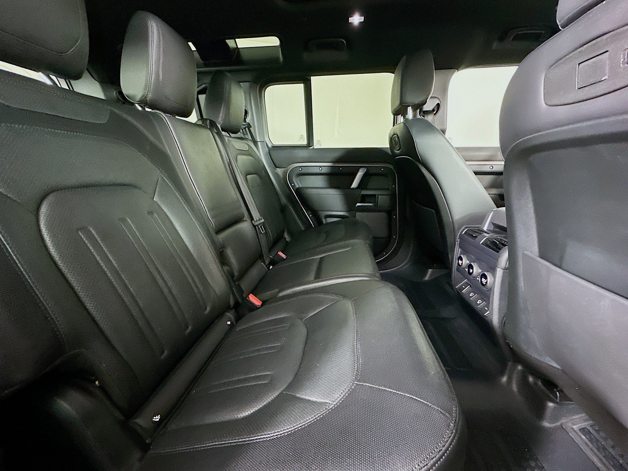 Used 2022 Land Rover Defender 110 X-Dynamic SE image 41