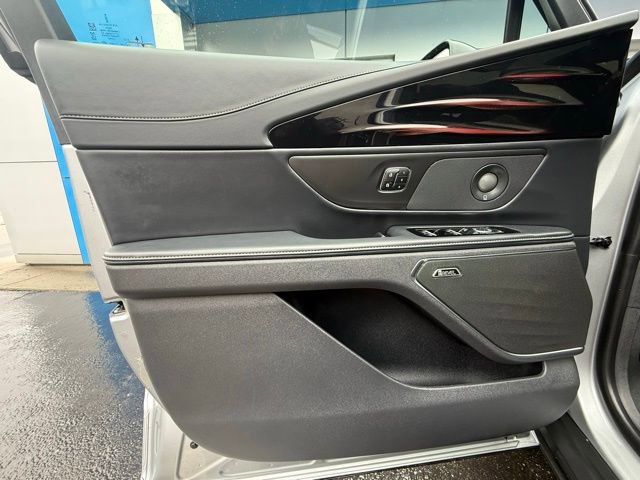 Used 2025 Lincoln Nautilus Reserve w/ Jet Appearance Package image 12