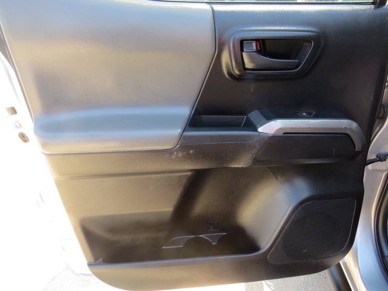 Used 2017 Toyota Tacoma SR5 w/ Tow Package RWD image 20