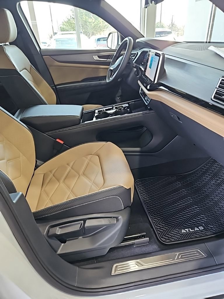 New 2026 Volkswagen Atlas Cross Sport SE image 13