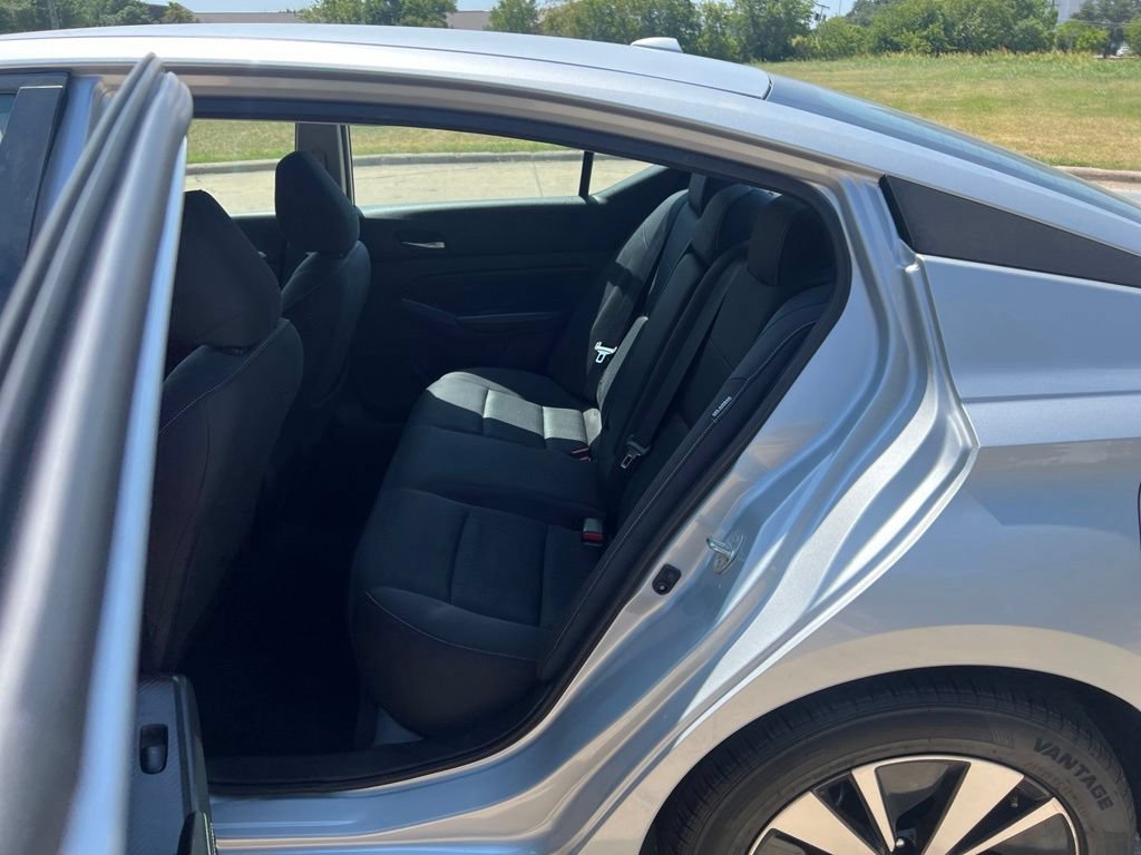Used 2022 Nissan Altima 2.5 SV FWD image 6