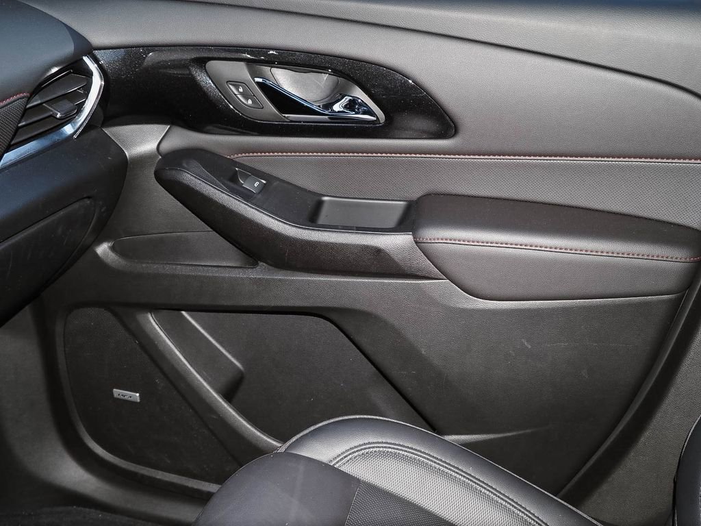 Used 2023 Chevrolet Traverse RS image 27