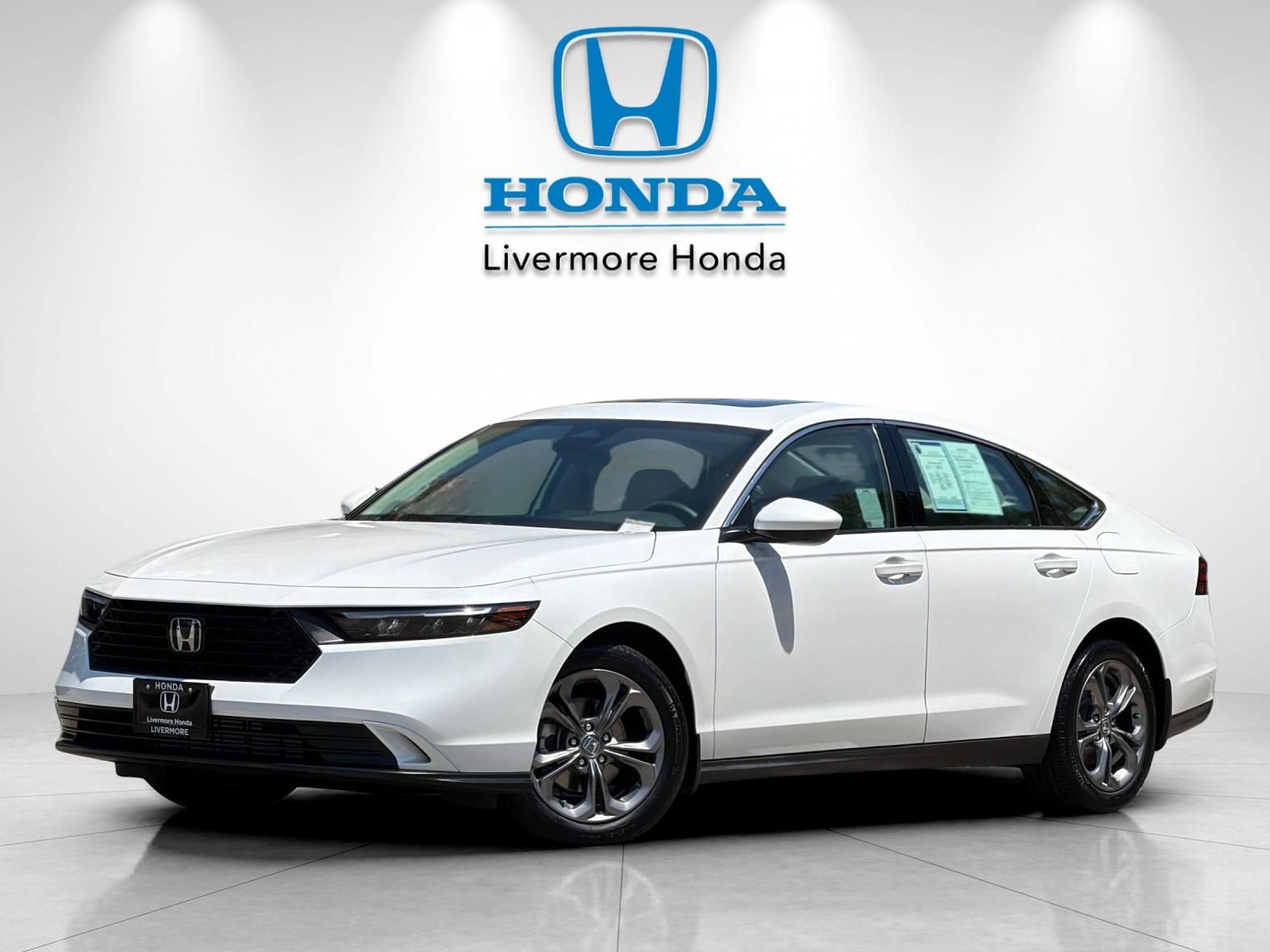 Used 2024 Honda Accord EX image 2