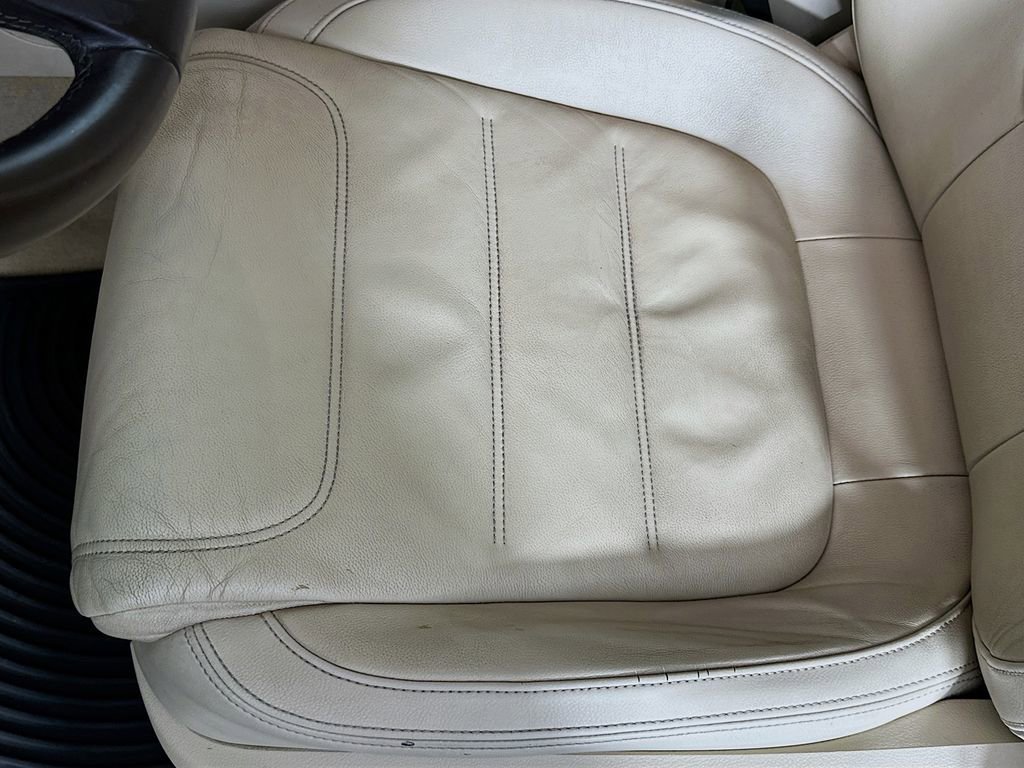 Used 2013 Volkswagen Touareg TDI image 20