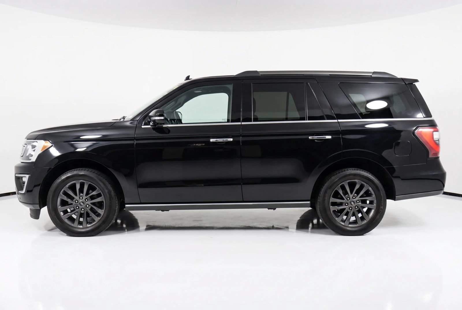 Used 2021 Ford Expedition Limited AWD/4WD image 4