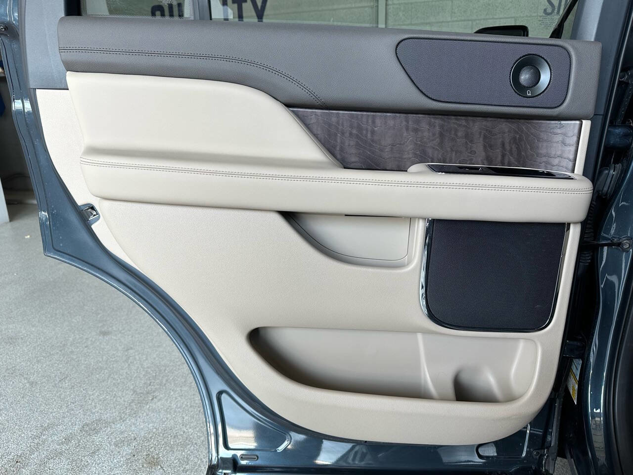 Used 2022 Lincoln Navigator 2WD image 10