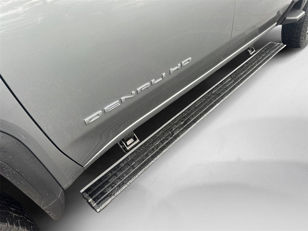 Used 2025 GMC Sierra 2500 Denali Ultimate image 18