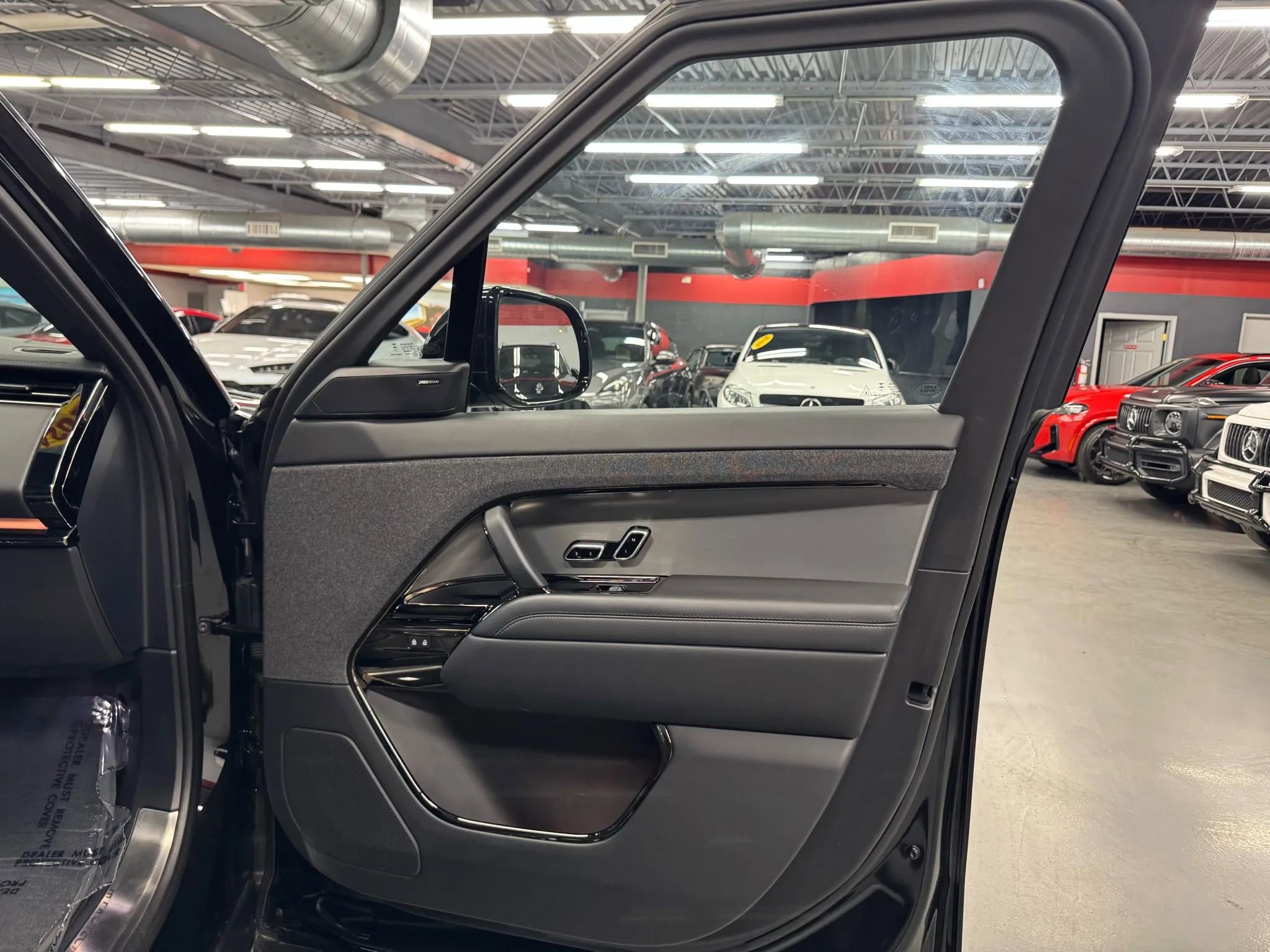 Used 2024 Land Rover Range Rover Sport SE image 29