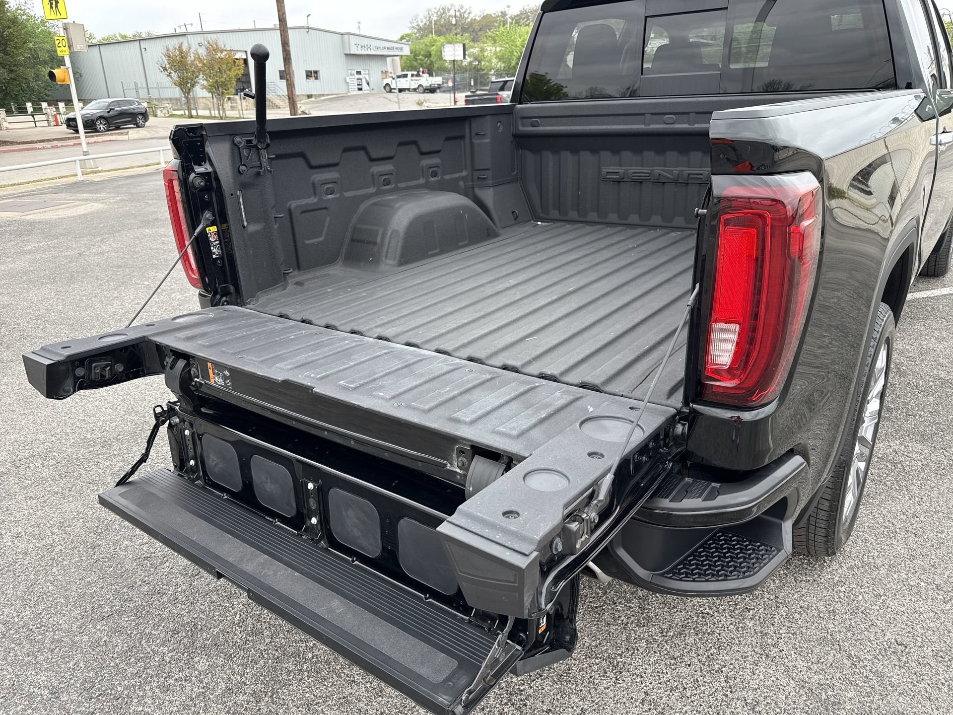 Used 2023 GMC Sierra 1500 Denali w/ Denali Reserve Package AWD/4WD image 22
