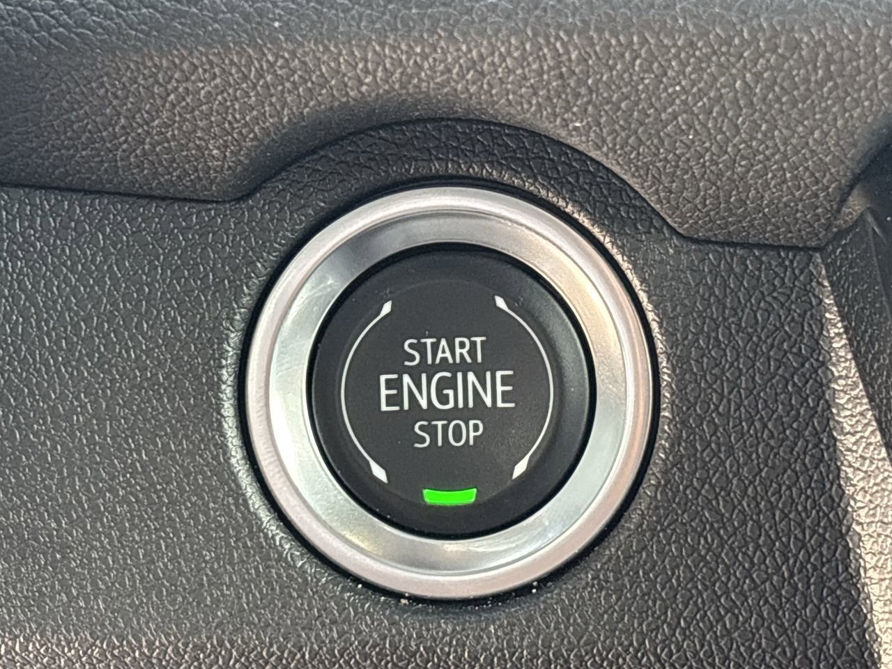 Used 2025 Chevrolet Traverse LT image 32