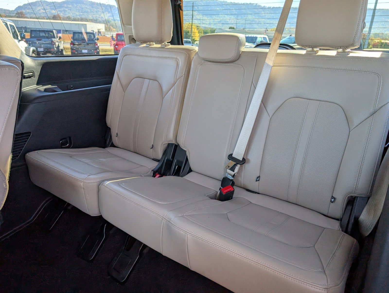 Used 2023 Ford Expedition Limited image 14