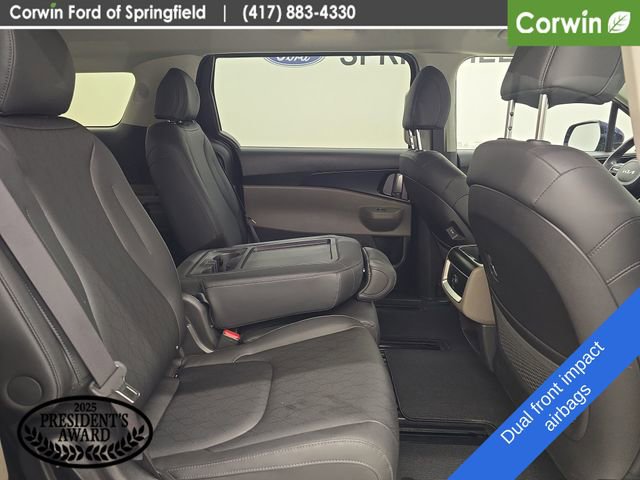 Used 2025 Kia Carnival FWD image 12