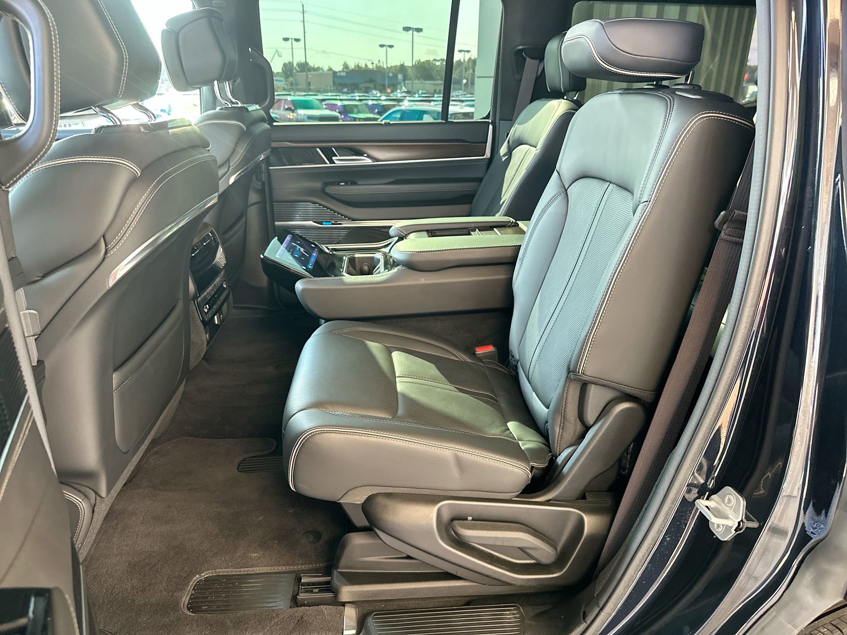 New 2022 Jeep Grand Wagoneer Series II image 23