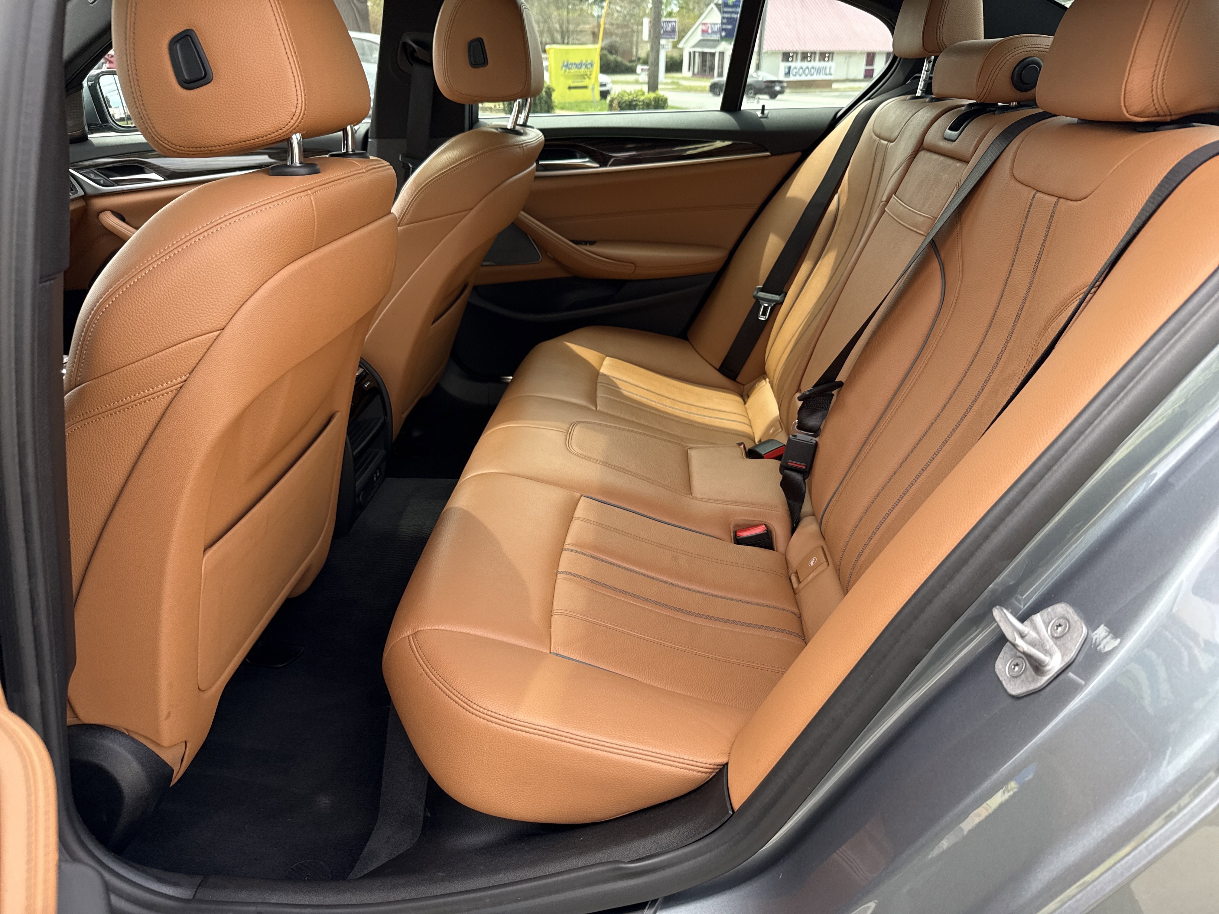 Used 2021 BMW 540i w/ Premium Package image 31