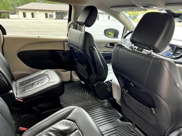Used 2021 Chrysler Pacifica Touring-L image 21