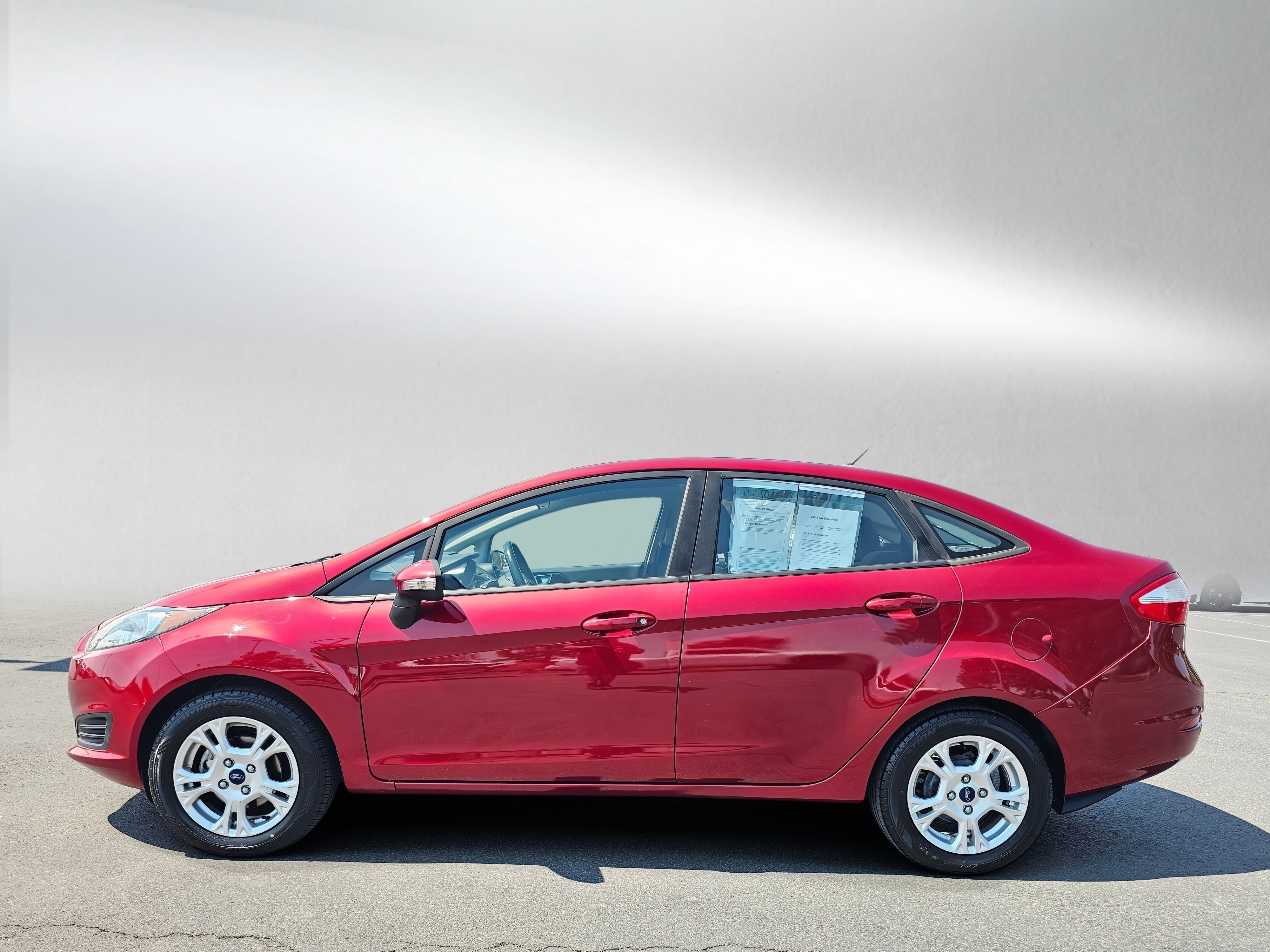 Used 2016 Ford Fiesta SE FWD image 2