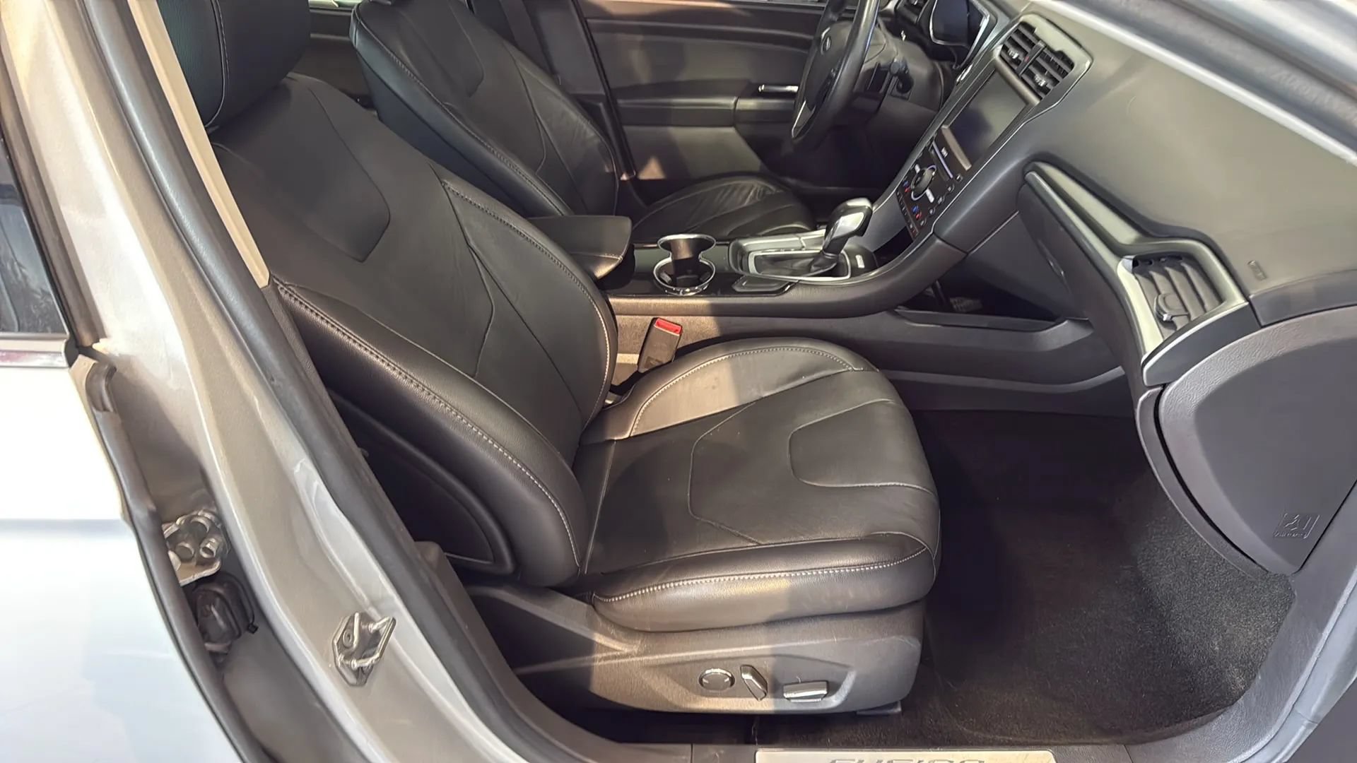 Used 2016 Ford Fusion Titanium AWD/4WD image 42