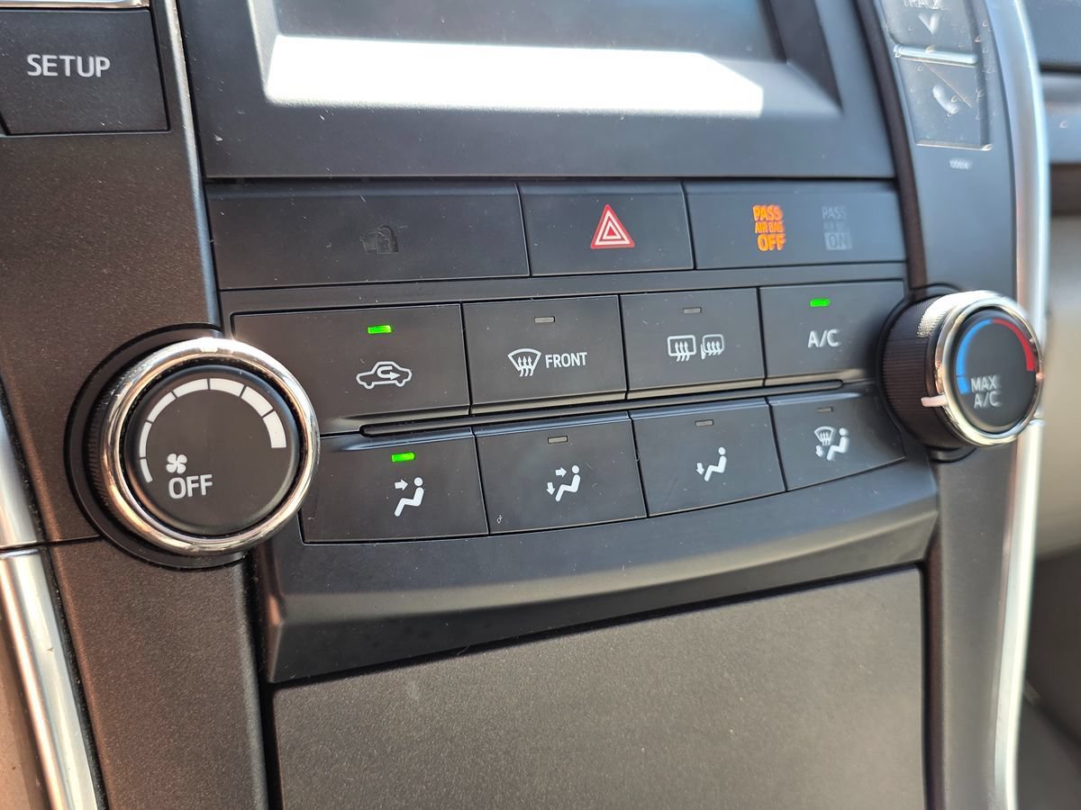 Used 2016 Toyota Camry LE FWD image 35