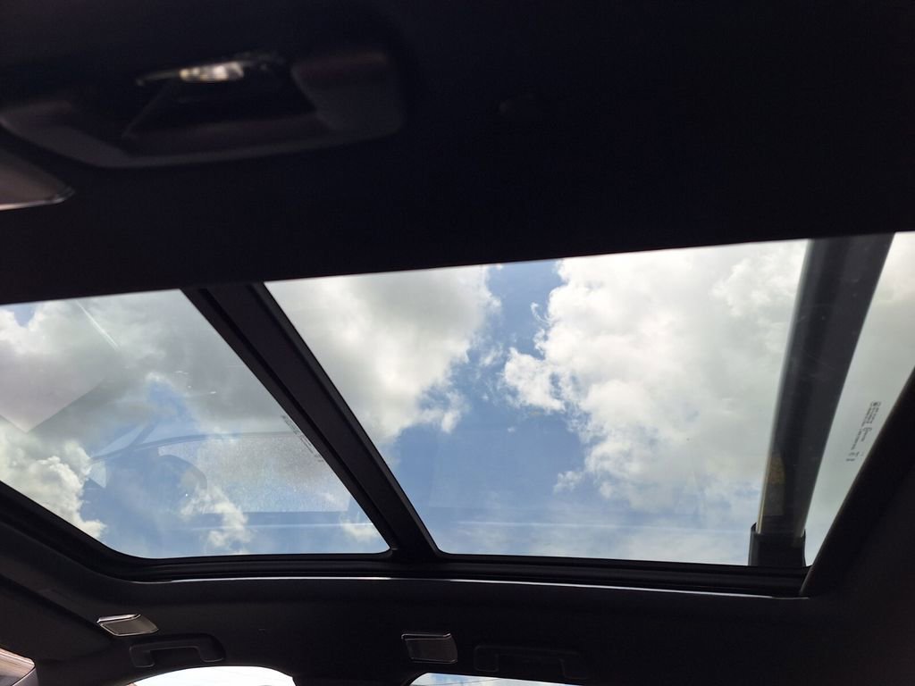 New 2026 Cadillac Vistiq Luxury image 9