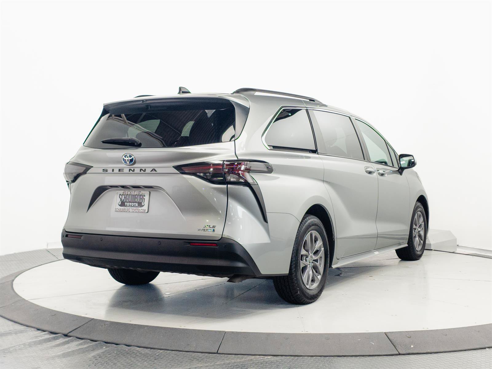 Certified 2024 Toyota Sienna XLE FWD image 13