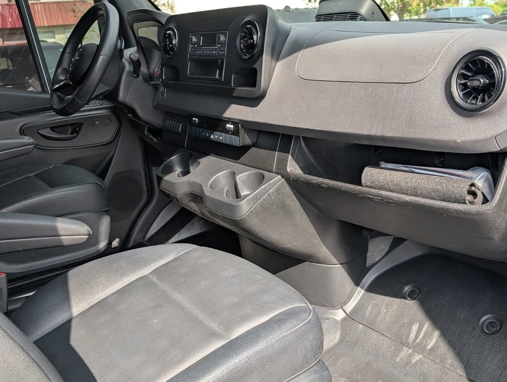 Used 2025 Mercedes-Benz Sprinter 2500 image 15