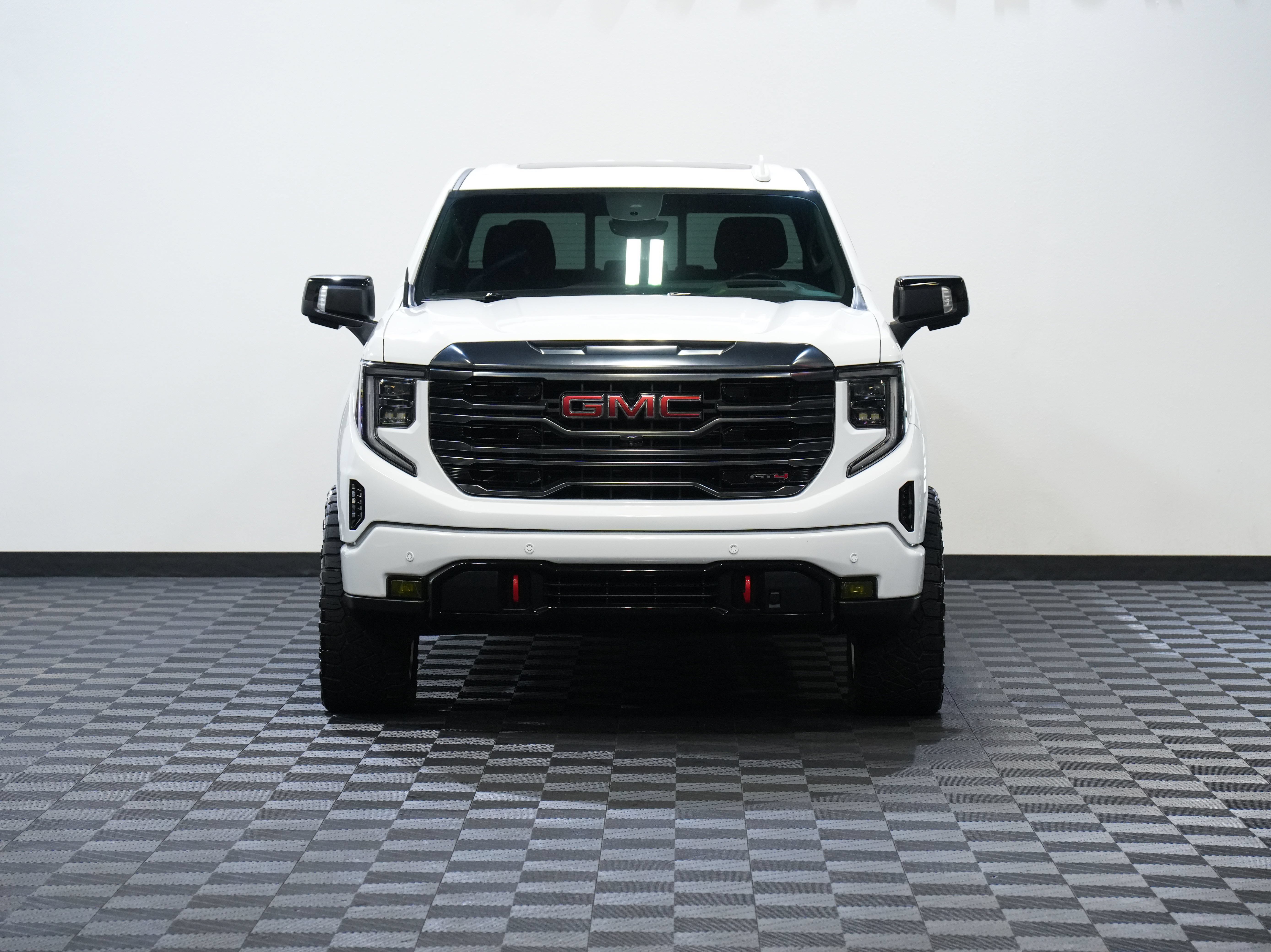 Used 2022 GMC Sierra 1500 AT4 w/ AT4 Premium Package AWD/4WD image 4