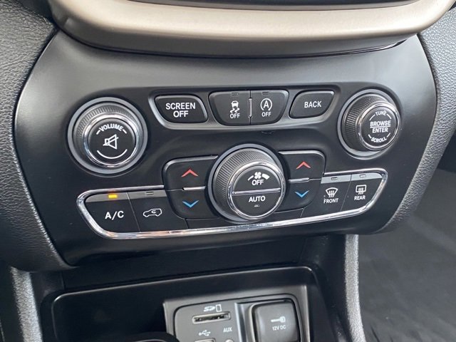 Used 2018 Jeep Cherokee Limited image 31