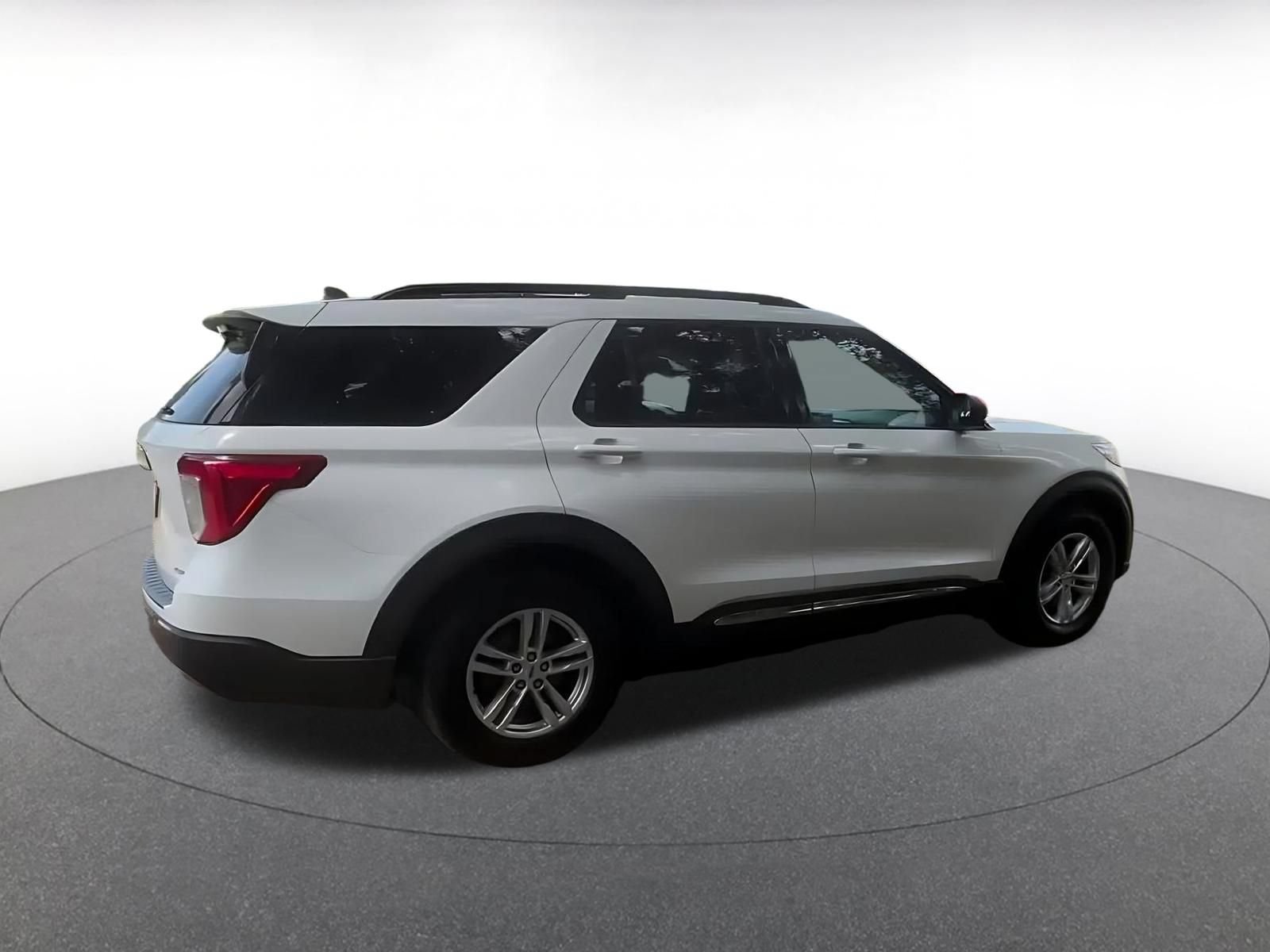 Used 2023 Ford Explorer XLT w/ Equipment Group 202A AWD/4WD image 14