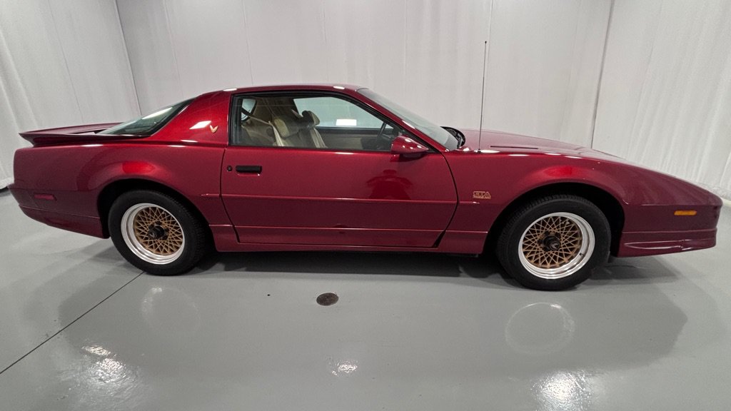 Used 1987 Pontiac Firebird Trans Am RWD image 4