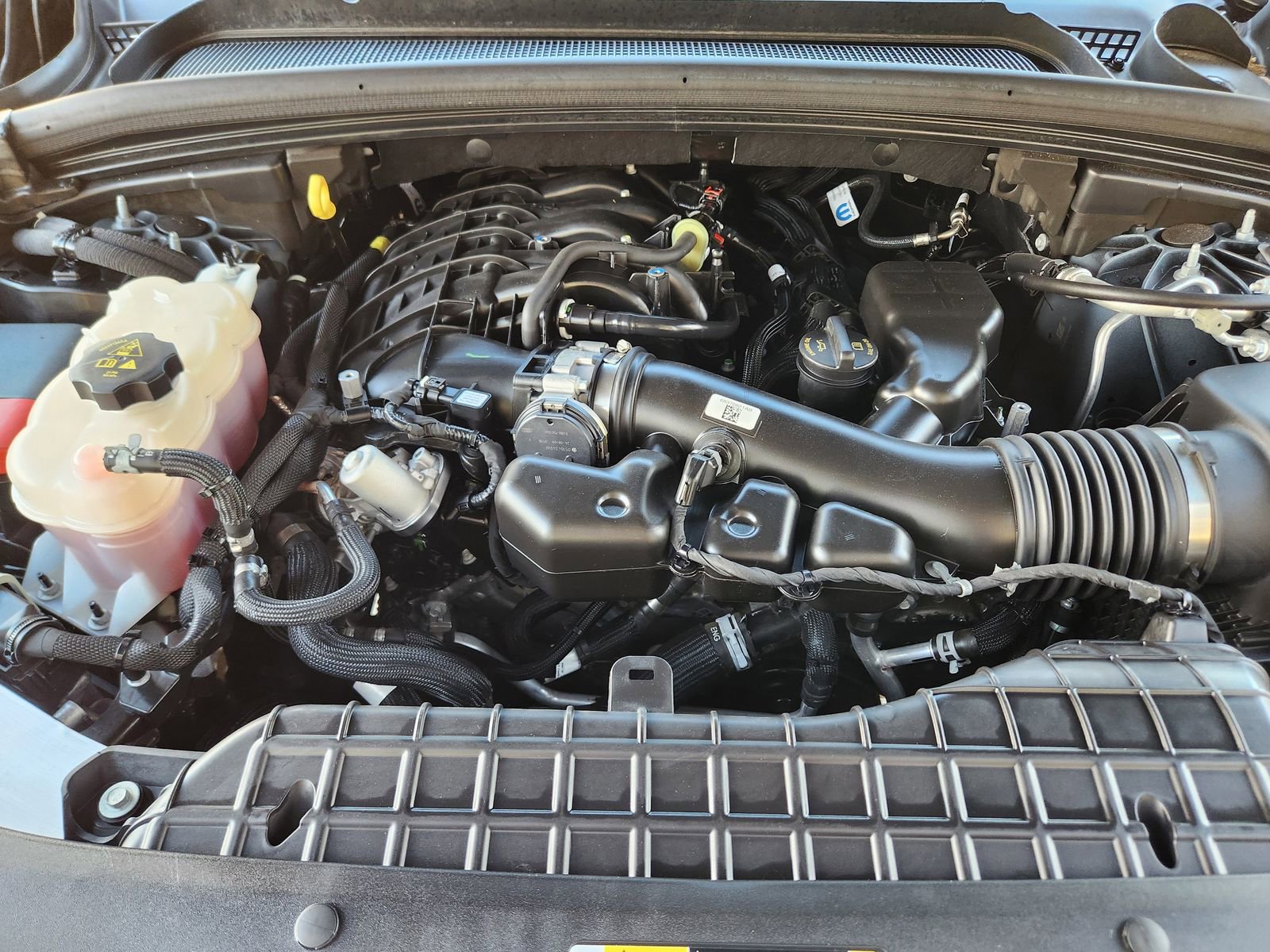 Used 2025 Jeep Grand Cherokee Laredo w/ Luxury Tech Group I image 34