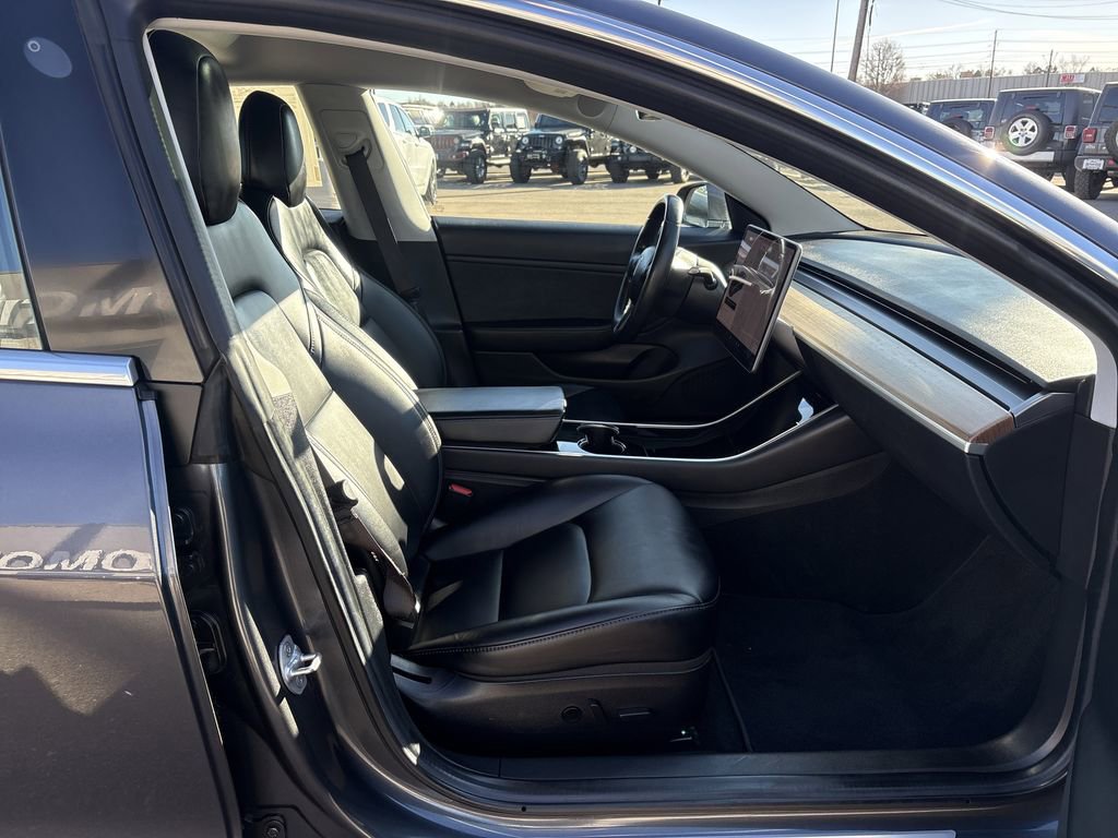 Used 2018 Tesla Model 3 image 24